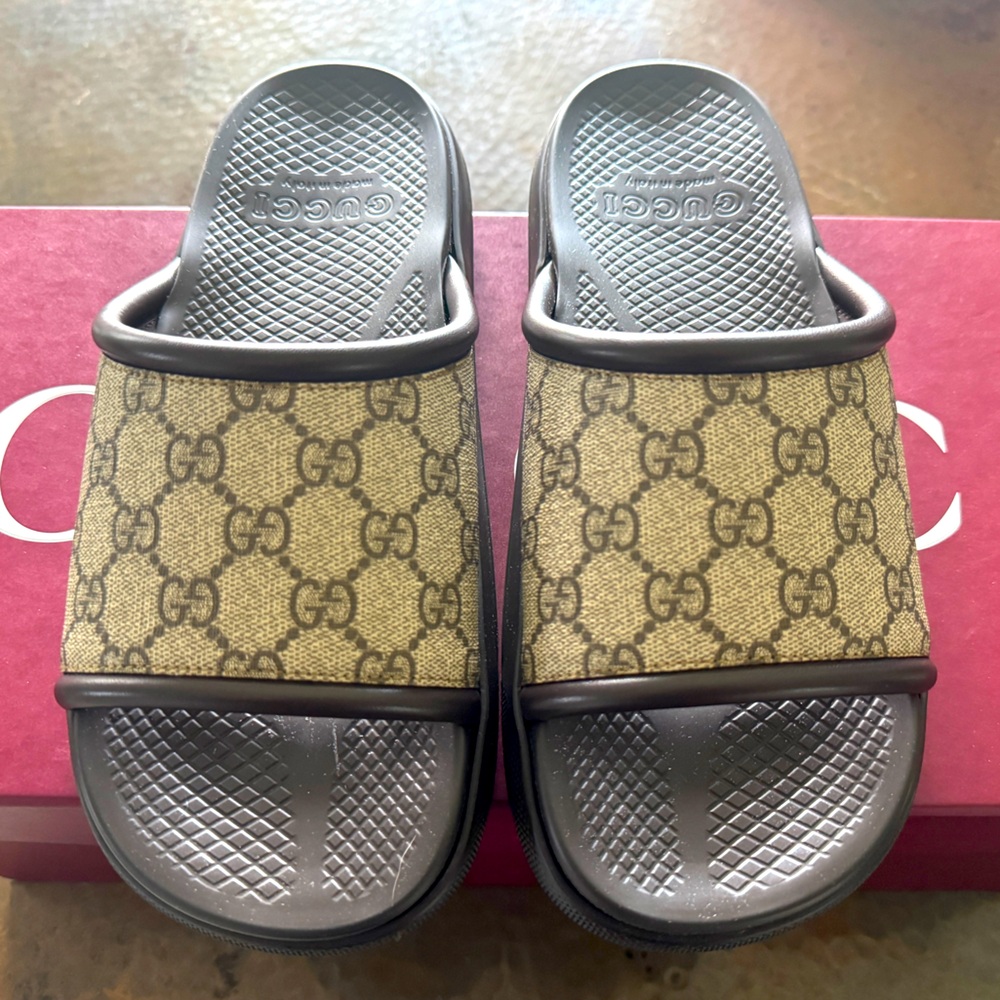 Gucci Web Slide Sandal 2024. Brand new with box and dust bags. Size 7.